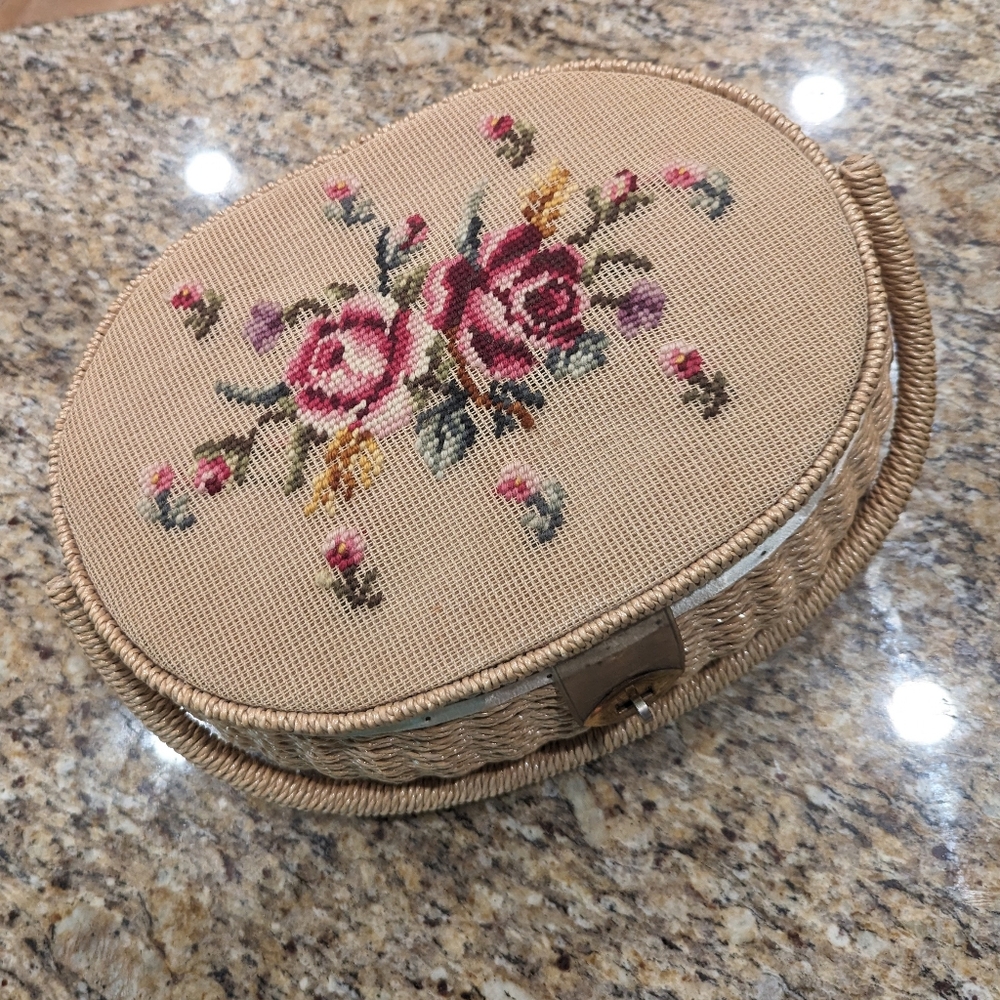 Vintage 70's Oval Woven Wicker Sewing Basket W Floral Needlepoint Lid W Handle - Picture 3 of 14